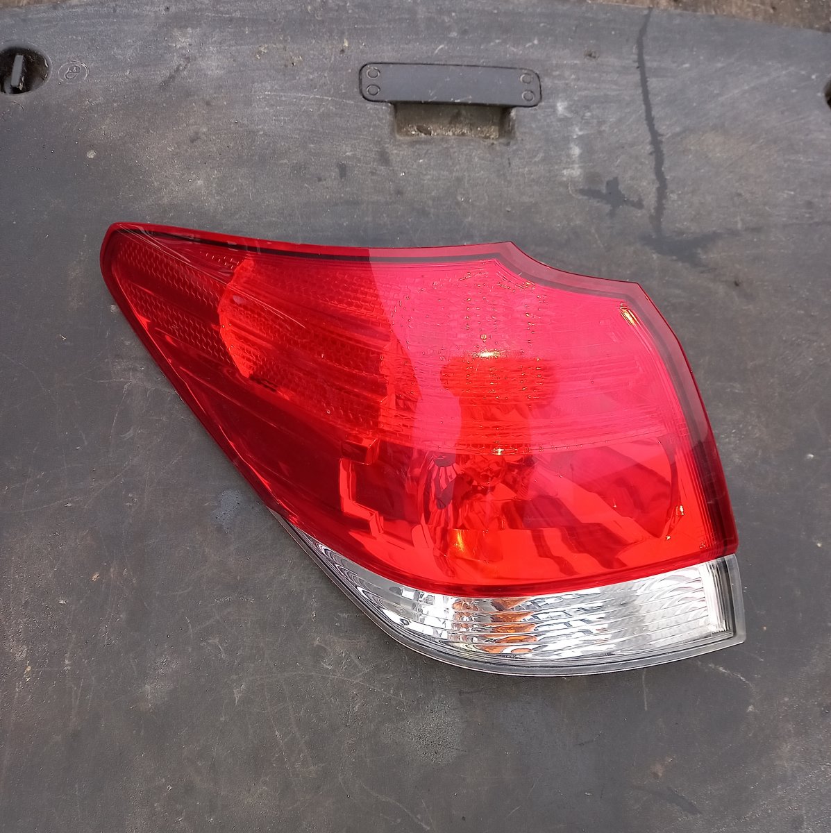 Subaru Legacy takavalo (vasen) 84912-AJ100 84912AJ100 Tail light left SUBARU L...