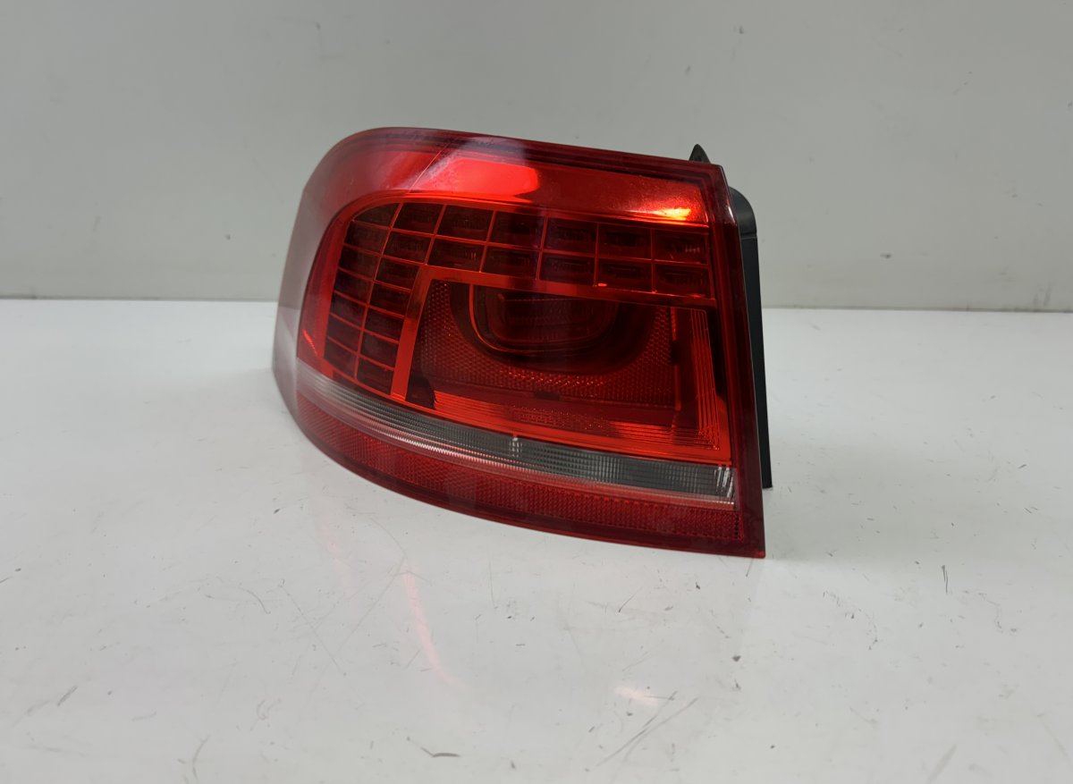 Volkswagen Passat (B7) задняя фара (левая) 3AF945207B 2SK010746-01 Tail light left VW PASS...