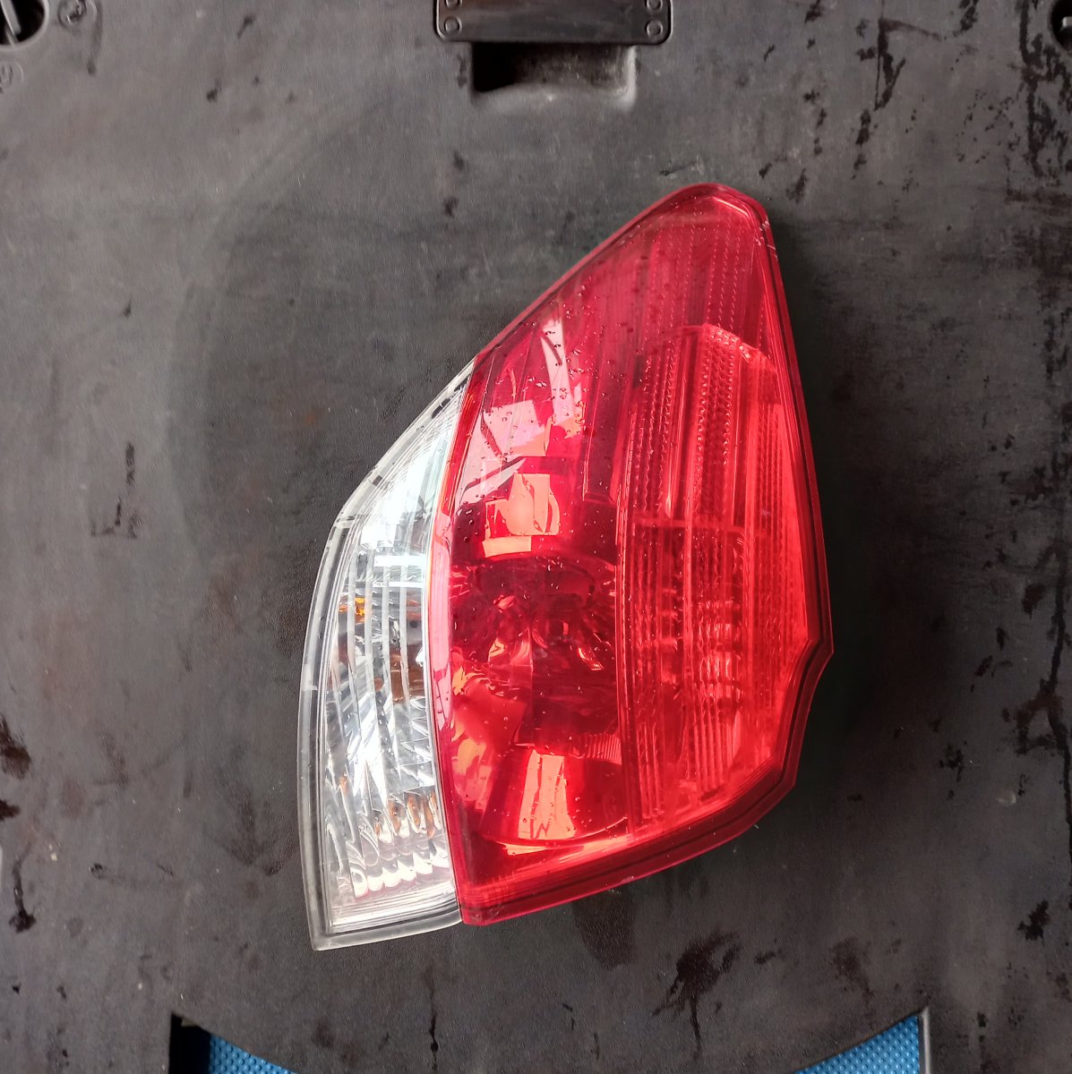 Subaru Legacy takavalo (vasen) 22020067 Tail light left SUBARU LEGACY V / Outb...