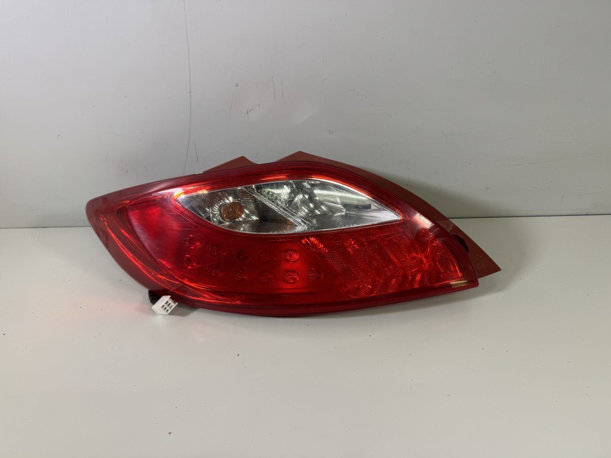 Mazda 2 (DE) tail light left D65151160K2442 Tail light left MAZDA 2 II (DE) ...