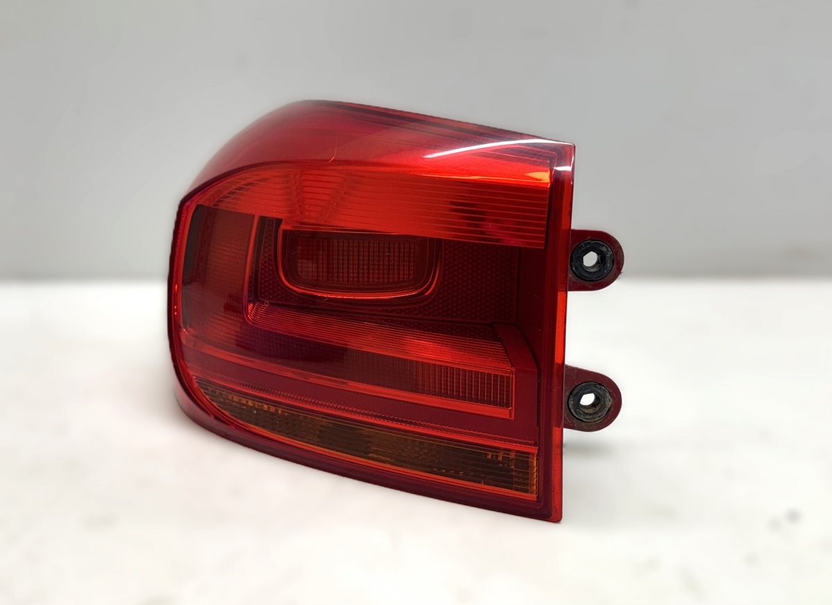 Volkswagen Tiguan задняя фара (левая) 5N0945095Q Tail light left VW TIGUAN I (5N) (20...