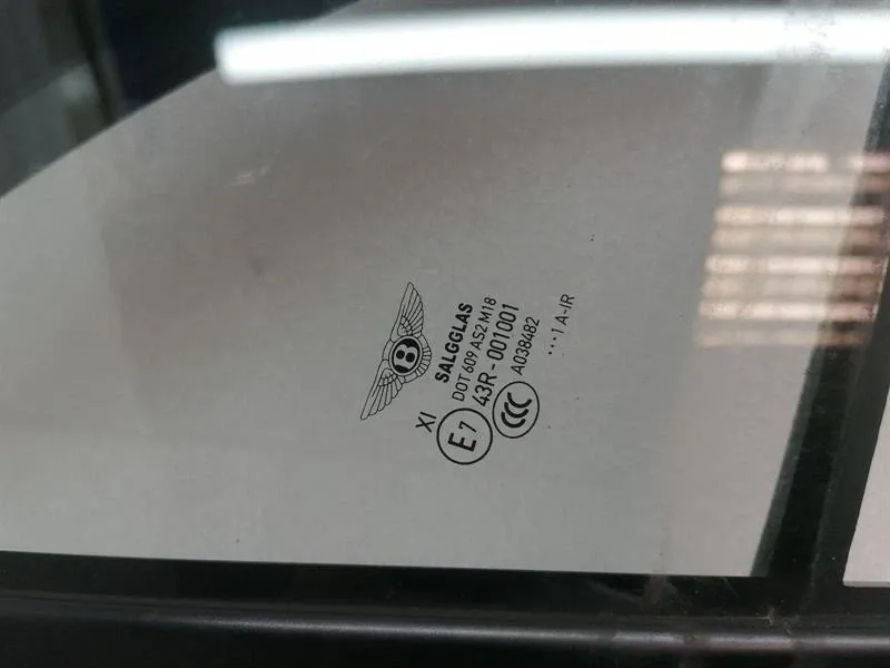 BENTLEY BENTAYGA 36A MK2 Right Front 1_4 Glass 36A845114G