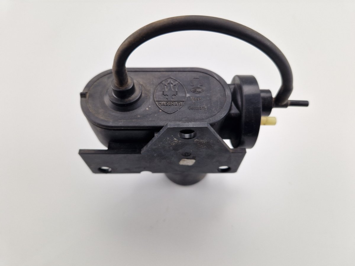 Maserati Quattroporte Vacuum Pump, engine 325520172 Vacuum Pump, engine MASERATI QUATTROP...