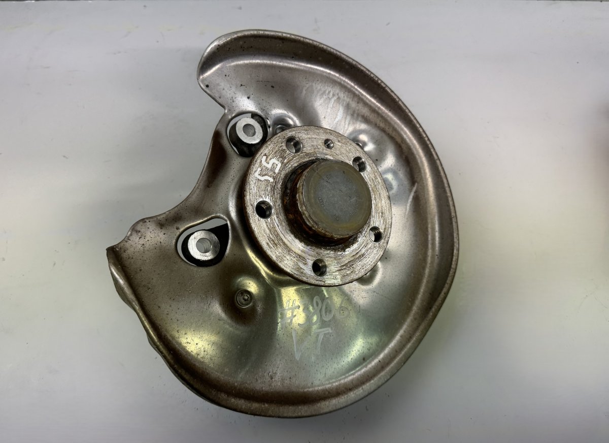 Audi A4 (B8) Wheel bearing housing rear left 8W0505435T Wheel bearing housing rear left AUDI...