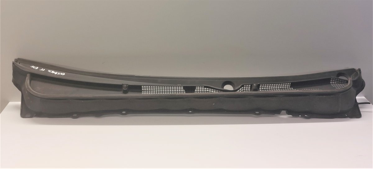 Subaru Legacy Wiper cowl