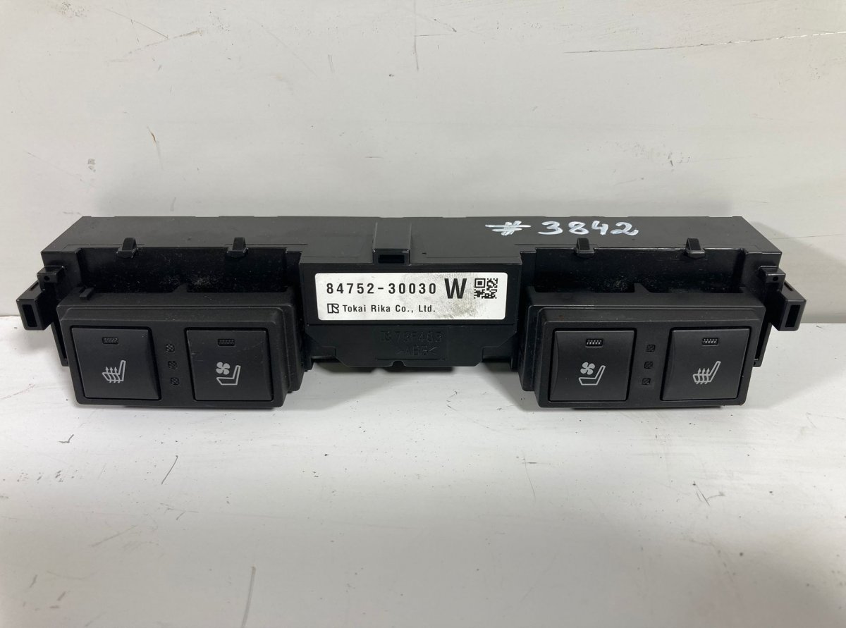 Lexus GS Seat Heater Switch Front left 8475230030 75F485 Seat Heater Switch Front left...