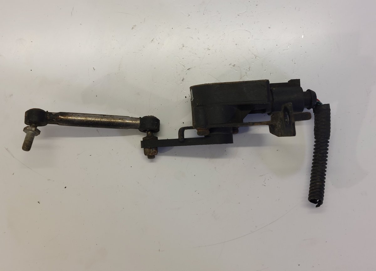 Nissan X-Trail Suspension level sensor rear right 6PM008043-74 Suspension level sensor rear right...