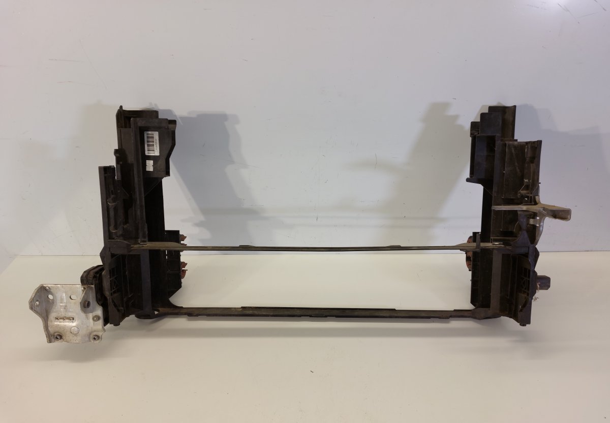 BMW 7 (F01 / F02 / F03 / F04) Radiator beam P1629002 11537580626 7186513-08 Radiator beam B...