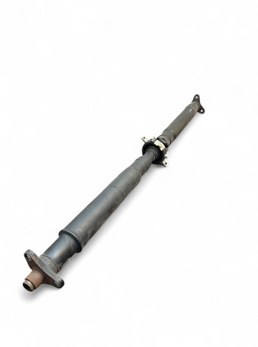 BMW 7 (F01 / F02 / F03 / F04) Propeller Shaft Complete 7631364 26108674200 Propeller Shaft Complete BM...