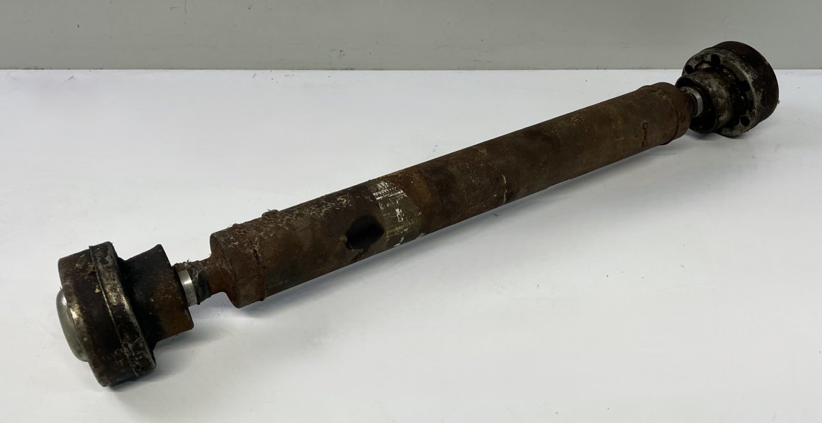 Jeep Grand Cherokee (WK) Propeller shaft front 52123467AD Propeller shaft front JEEP GRAND CHE...