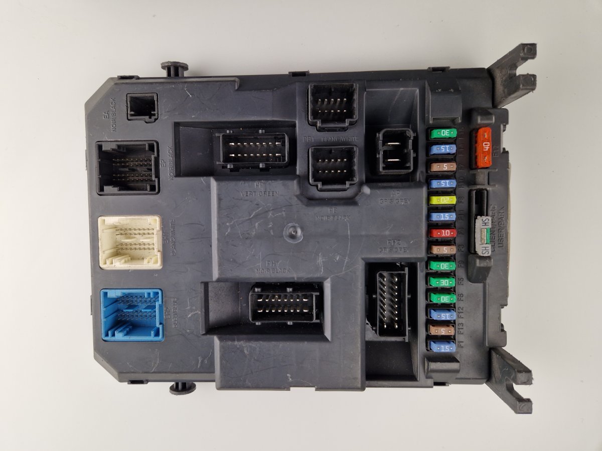 Peugeot 207 Fuse box 22661F01 PRT0675001 Fuse box PEUGEOT 207 (2006-...