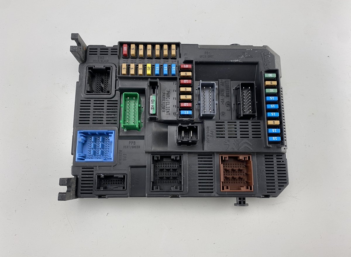 Peugeot 2008 Fuse box 9807531680 Fuse box PEUGEOT 2008 I (A94) (2013-...