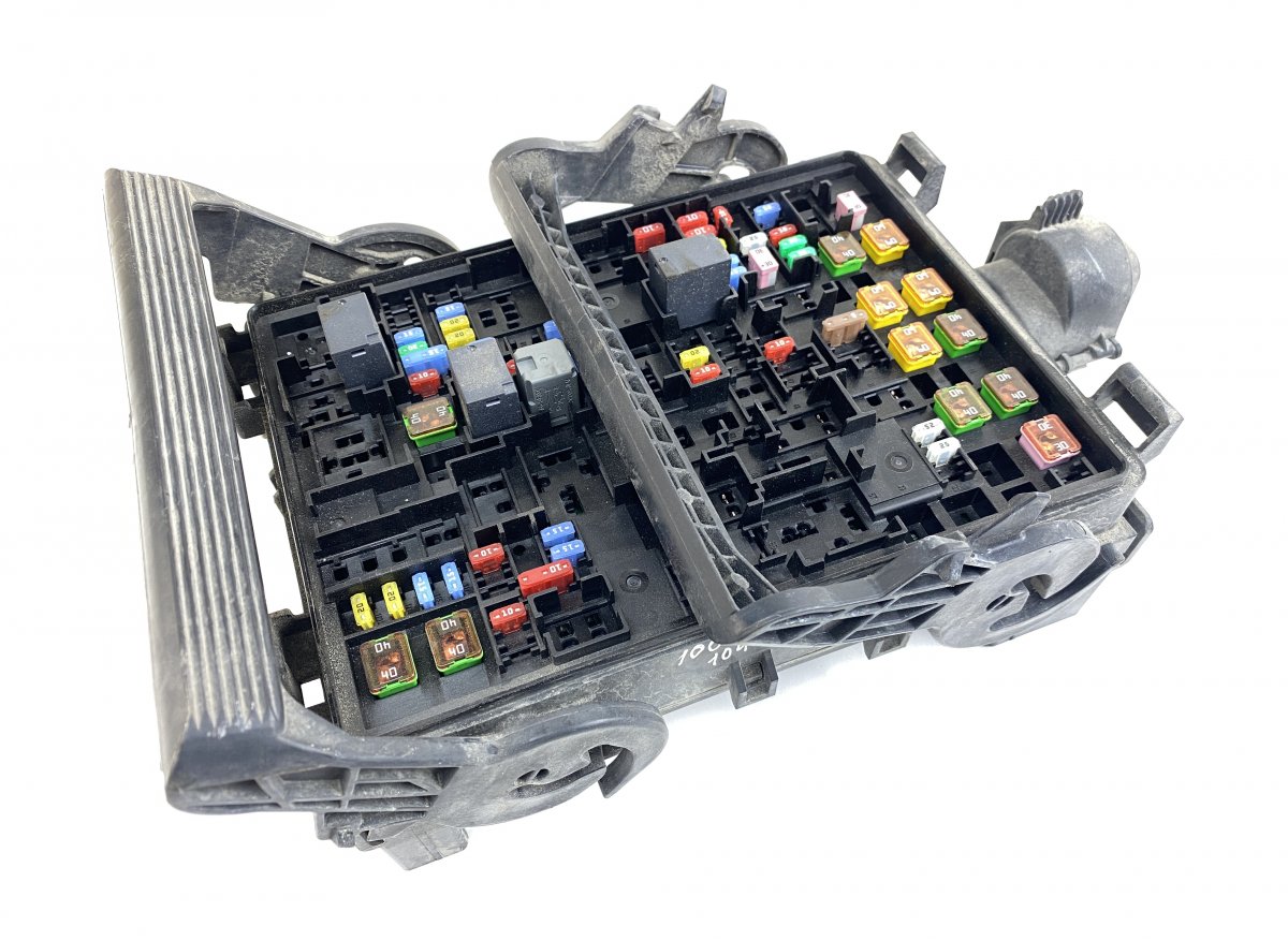 Cadillac Escalade Fuse box 84114437 Fuse box CADILLAC ESCALADE (2014-)

Pa...