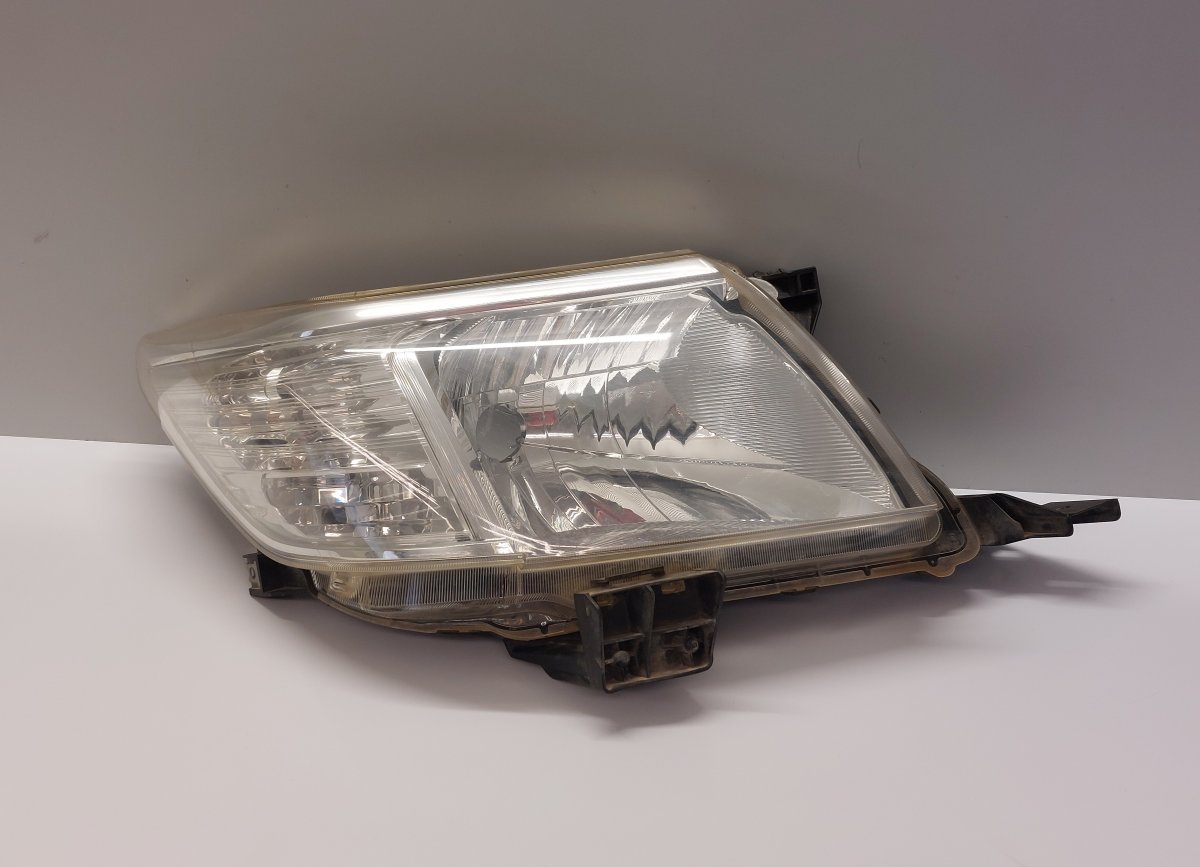 Toyota Hilux передняя фара (правая) TNVS06749 Headlight right TOYOTA HILUX VII (AN1...
