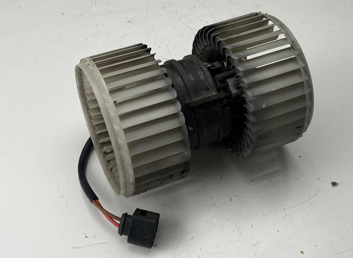 Audi A8 (D3) Heater Fan 0130111047 MF0160700662 Heater Fan AUDI A8 (4E)...