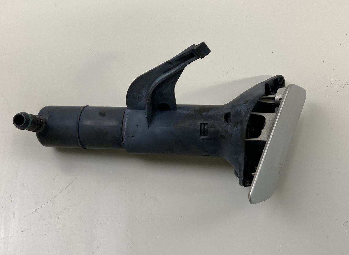 Volkswagen Touareg Headlight Washer Nozzle Right 7P6955978 Headlight Washer Nozzle Right VW TOUA...
