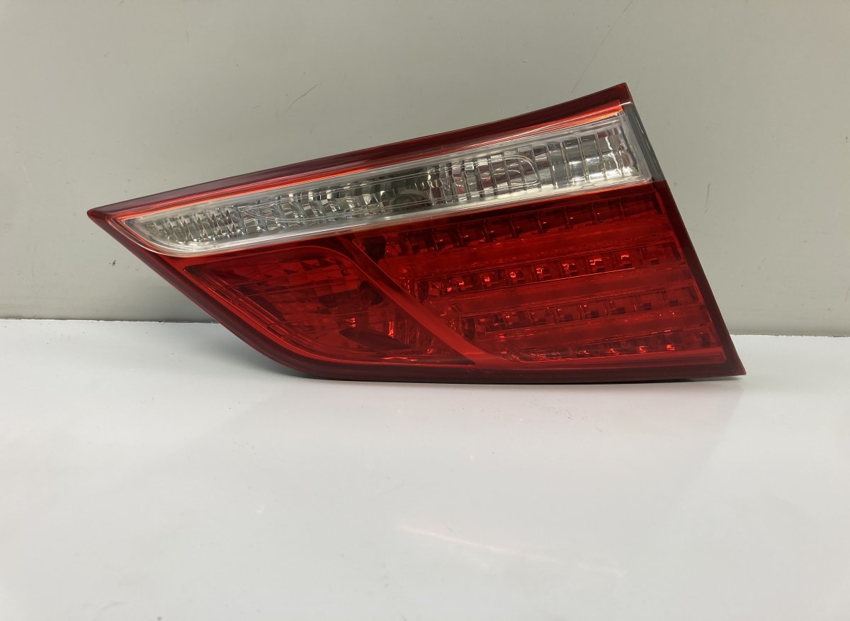 Hyundai i40 Inner tail light, left 924133Z300 Inner tail light, left HYUNDAI i40 (...