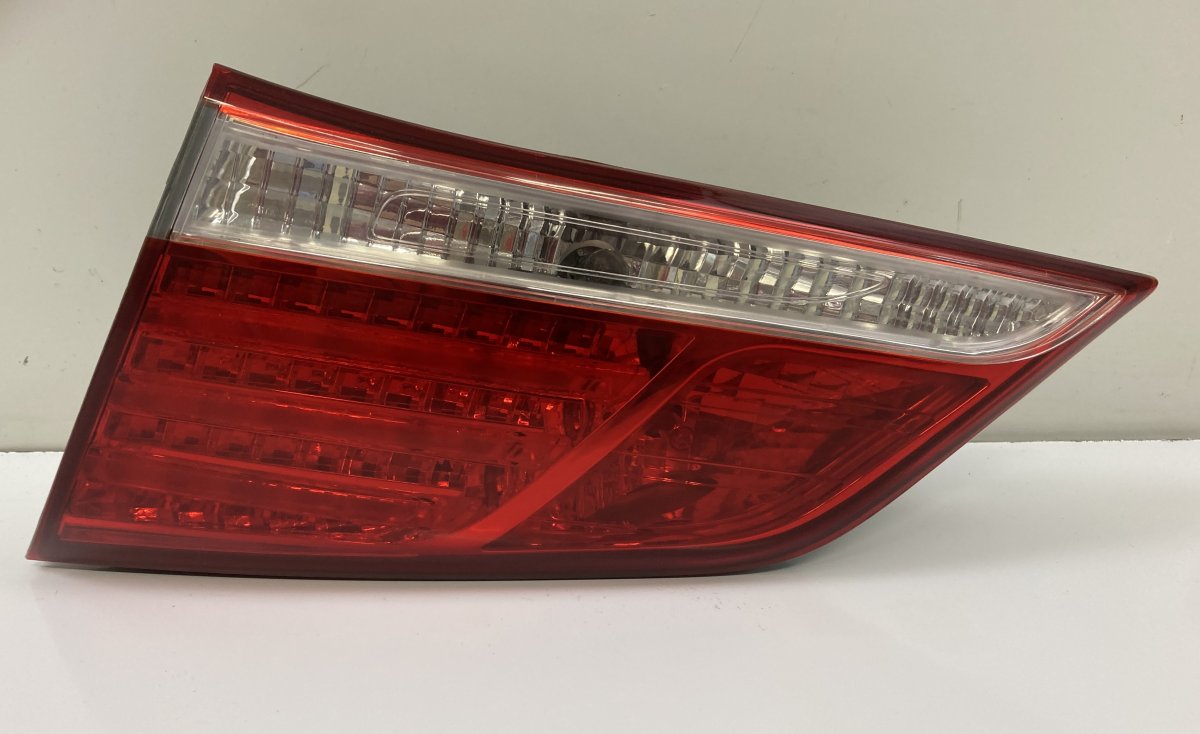 Hyundai i40 Inner tail light, right 924143Z300 Inner tail light, right HYUNDAI i40 ...
