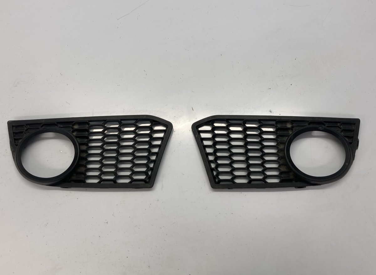 BMW 5 (F10 / F11) Front bumper grille set KM51018-5 COZUB0002930 Front bumper grille set ...
