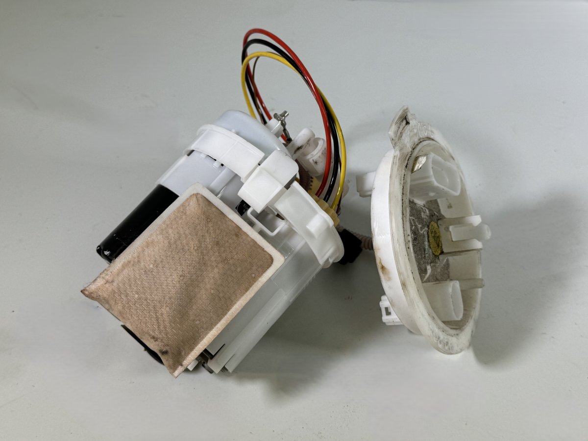 Audi A4 (B8) Fuel delivery pump 8W0919087L Fuel delivery pump AUDI A4 (8W, B9) ...