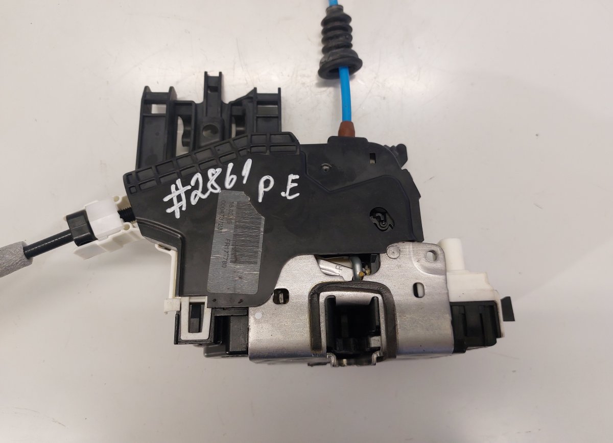 Mercedes-Benz GLA (X156) Door Lock Front Right A1667200435 Door Lock Front Right MERCEDES-BENZ...