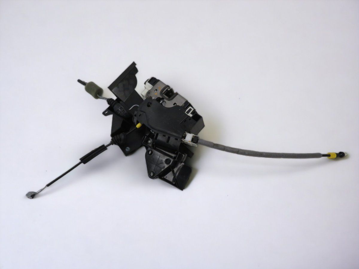 A2047203635 A0997200635 Door Lock Front Right MERCEDES-BENZ C-CLASS (W204) (2007-2013)