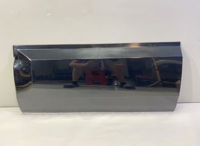 CADILLAC ESCALADE aizmugurējās kreisās puses durvju veidne (1998-2006)