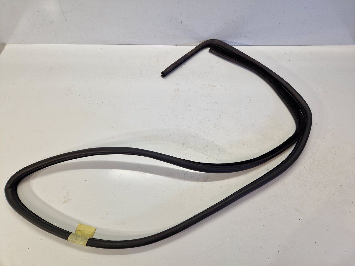 364502158 Door Weatherstrip Front Left MASERATI QUATTROPORTE II (03.94-)