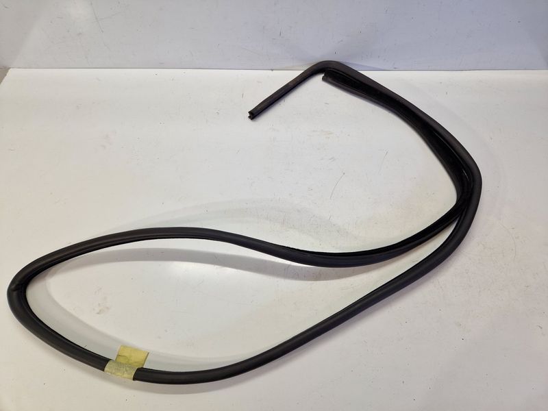 364502158 Door Weatherstrip Front Left MASERATI QUATTROPORTE II (03.94-)