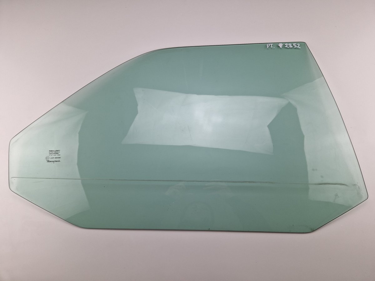 Maserati Quattroporte Door window glass rear right 43R000588 Door window glass rear right MASERATI...