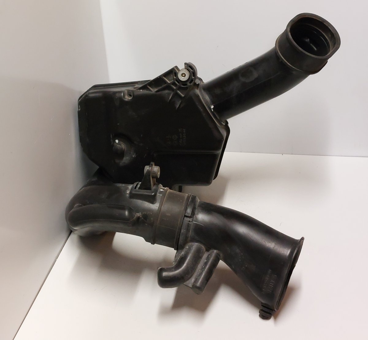 Honda Legend Air intake resonator box 17230RJAA00 Air intake resonator box HONDA LEGE...