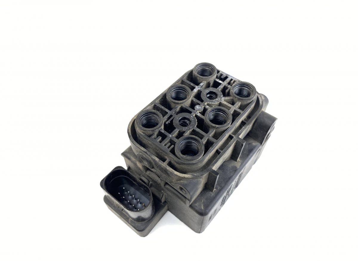 Porsche Cayenne Air suspension valve block
