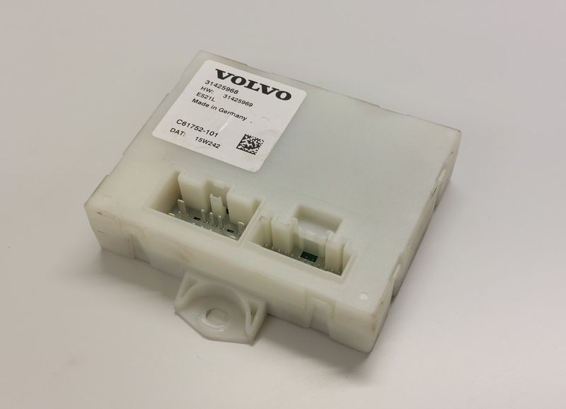 31425968 31425969 C61752-101 Baklucka / baklucka styrenhet VOLVO XC60 I (2008-2017)