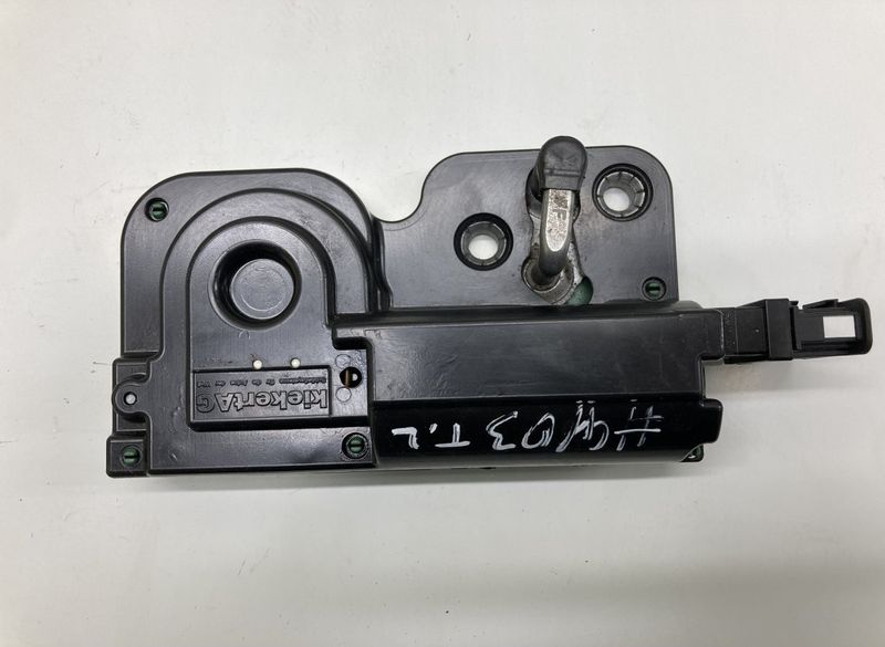 7L0827511E Bootlid / tailgate lock PORSCHE CAYENNE I (2002-2010)