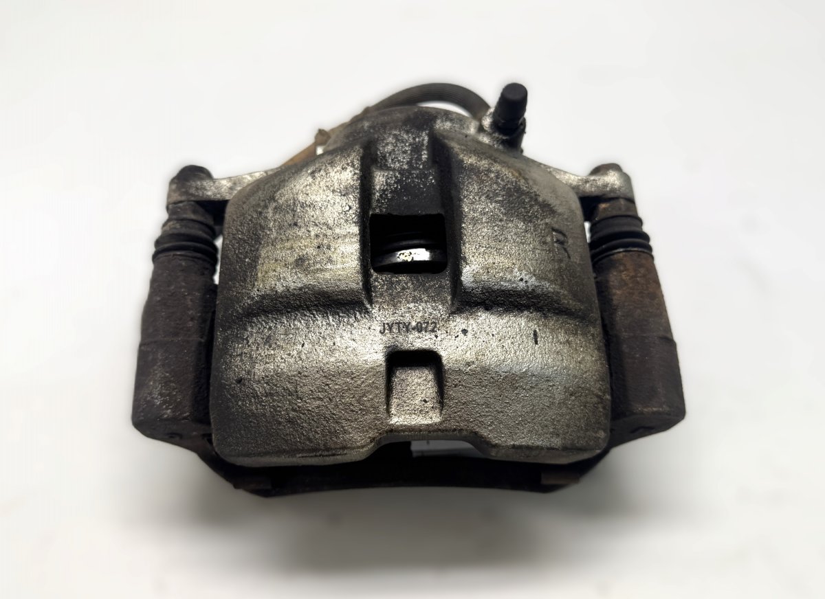Toyota Hiace (H200) Brake caliper Front right 4773026132 Brake caliper Front  right TOYOTA HI...