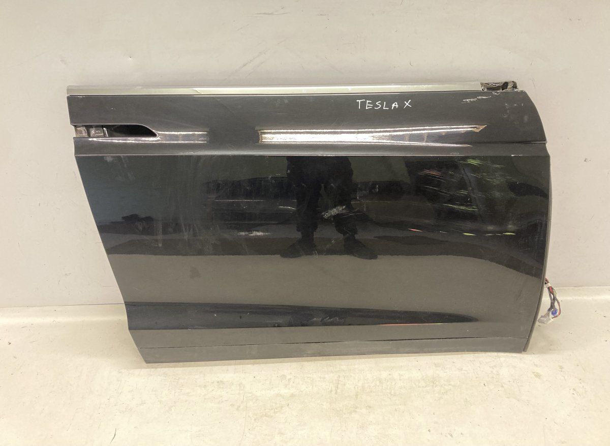 1069536E0C Door Front Right TESLA MODEL X (5YJX) (2013-)