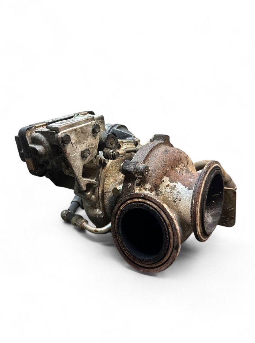 BMW 7 (F01 / F02 / F03 / F04) Turbocharger 779975805 777853 11657799759 7799759 Turbocharg...