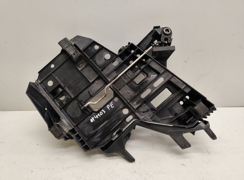 7L5941046 Headlight Mounting Right PORSCHE CAYENNE I (2002-2010)