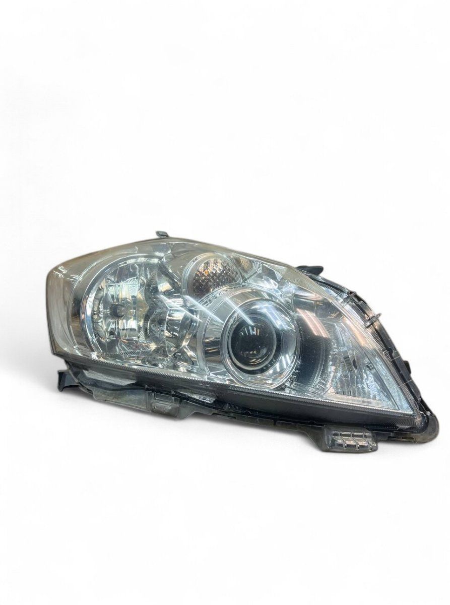 8111002A40 Headlight right TOYOTA AURIS (E15) (2006-2012)