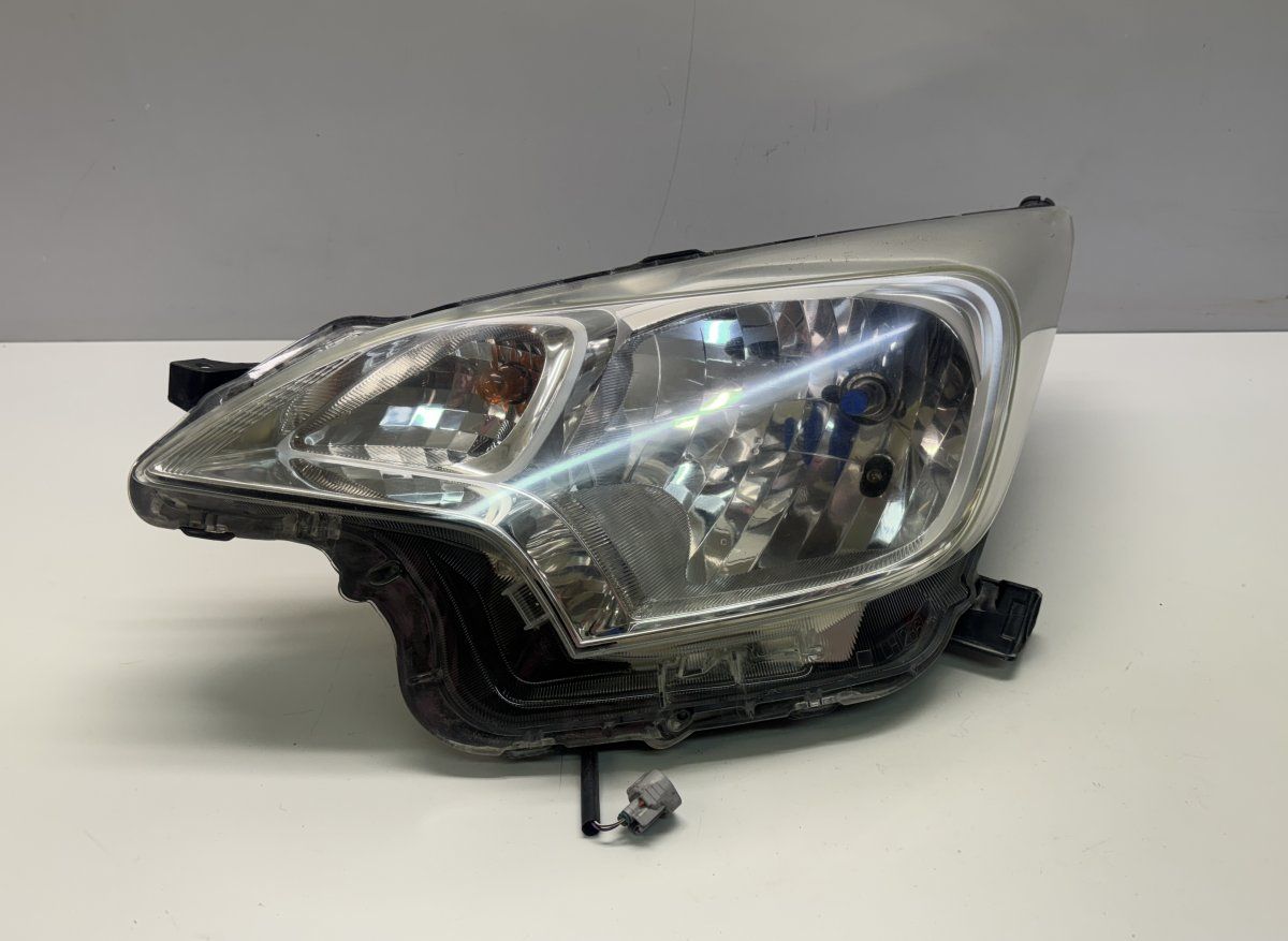 8117052C80 Headlight left TOYOTA VERSO S / RACTIS II (XP120) (2010-2016)