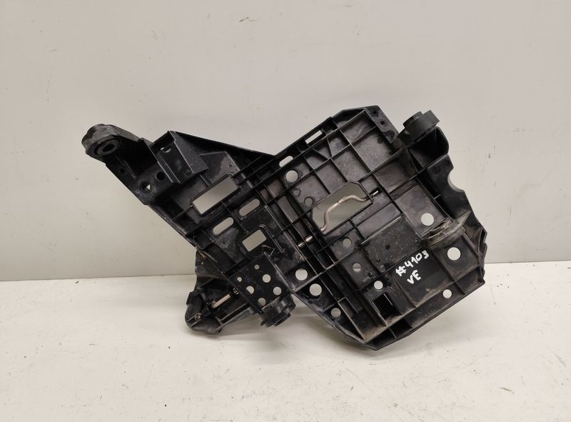 7L5941045 Headlight Mounting Left PORSCHE CAYENNE I (2002-2010)
