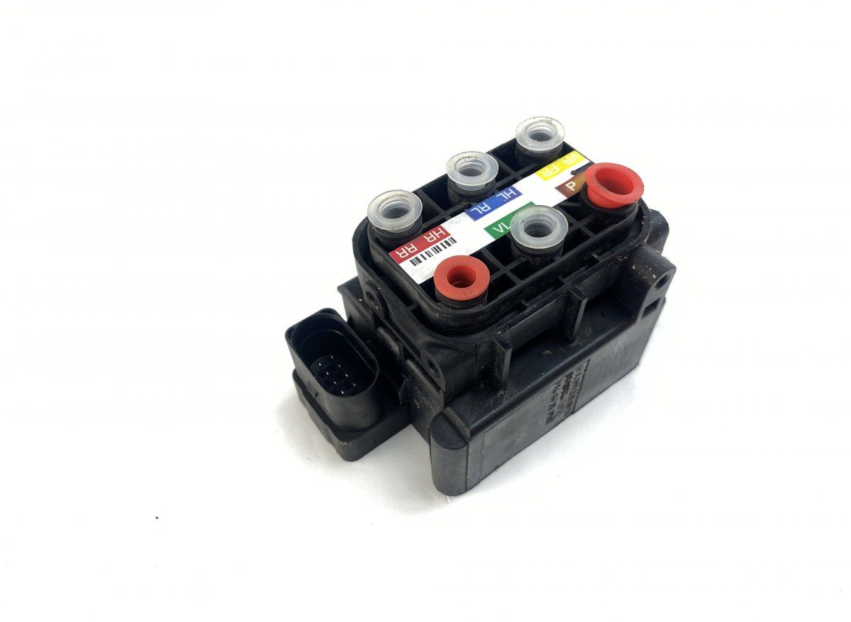 A2123200358 Air suspension valve block MERCEDES-BENZ C-CLASS (W205) (2013-2021)