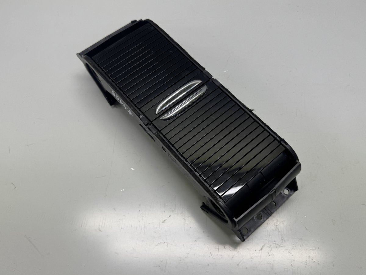 Jaguar XJ Cup Holder Front