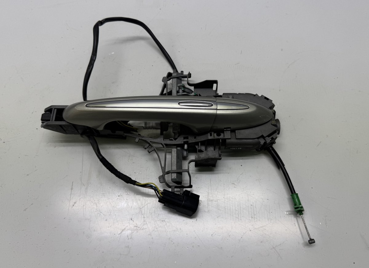 Jaguar XJ Door Handle Exterior Front Left