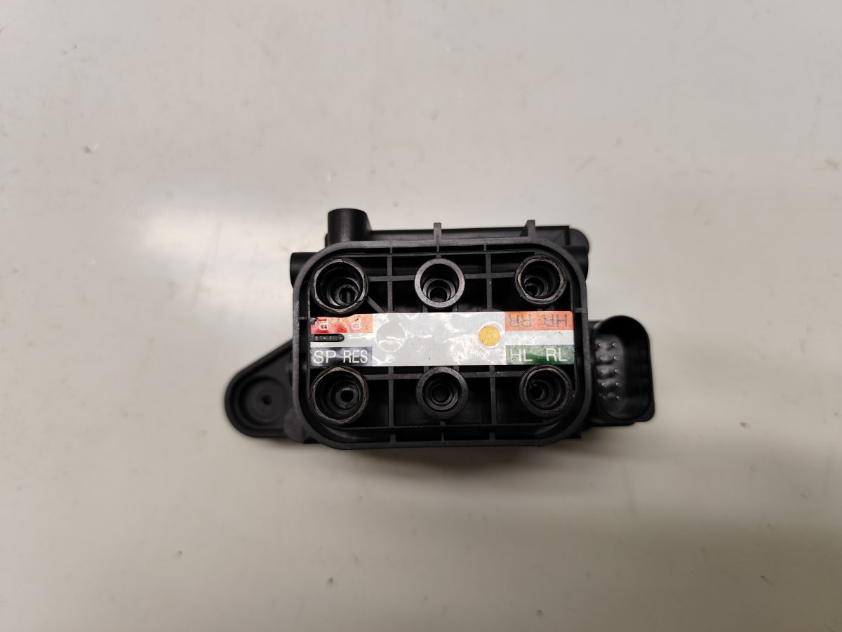Jaguar XJ Air suspension valve block
