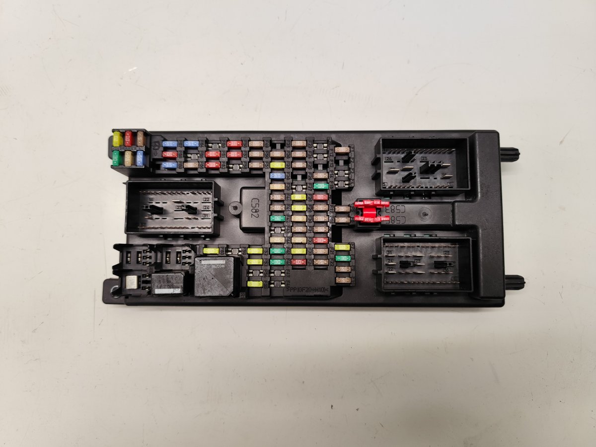 Jaguar XJ Fuse box