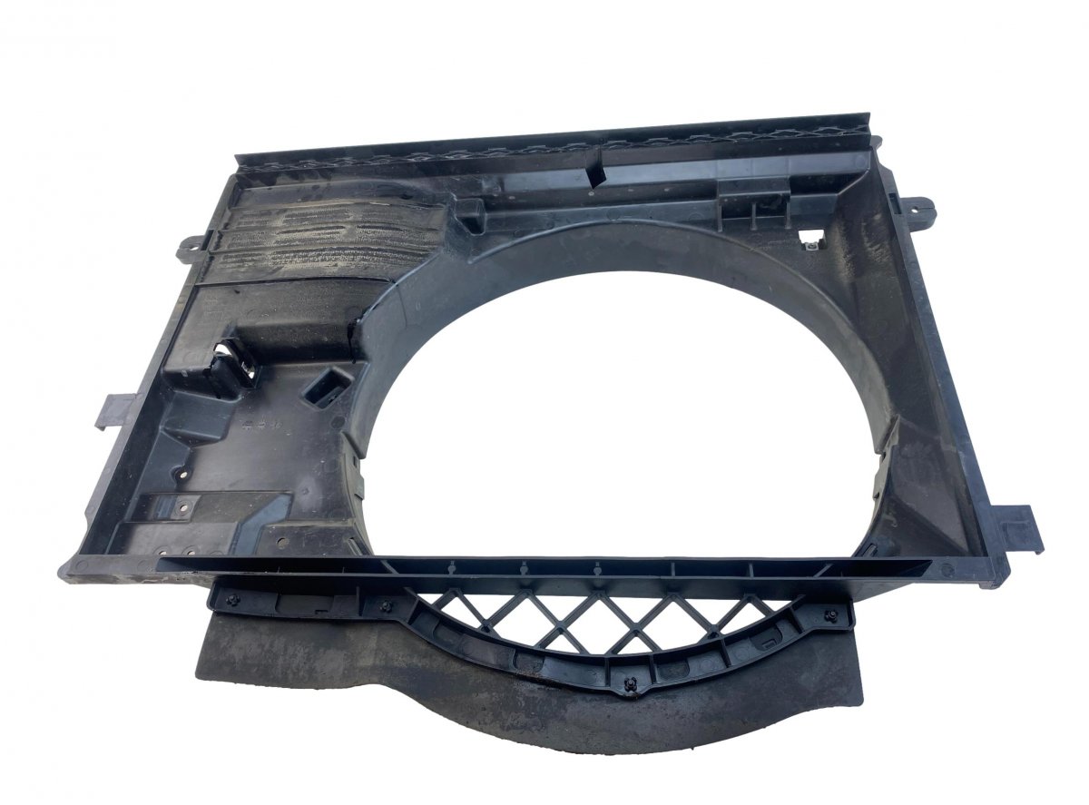 Nissan Navara (D23) Radiator shroud 214764KJ0C 214774KJ0C Radiator shroud NISSAN NA...
