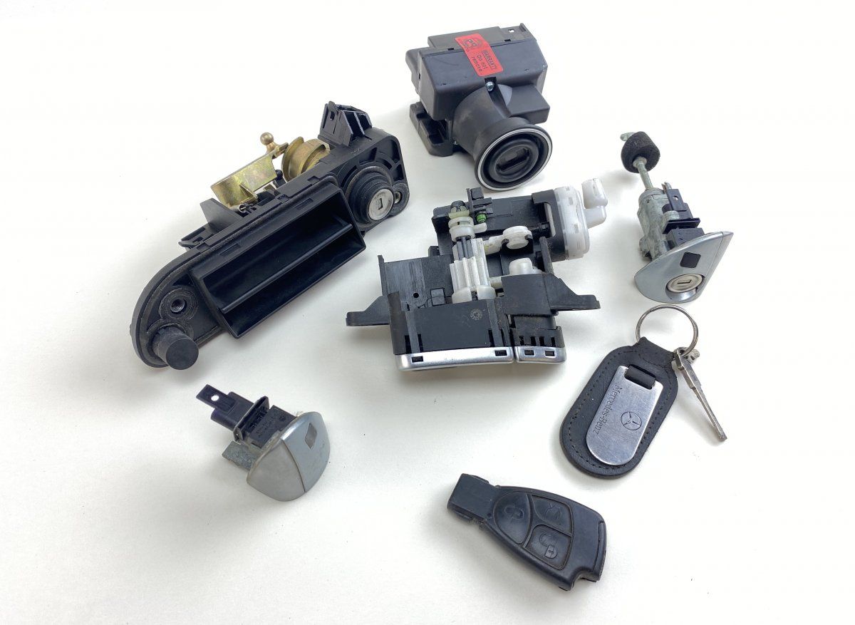 A2305452308 Ignition switch lock (ignition barrel) MERCEDES-BENZ SL-CLASS (R230) (2001-2012)