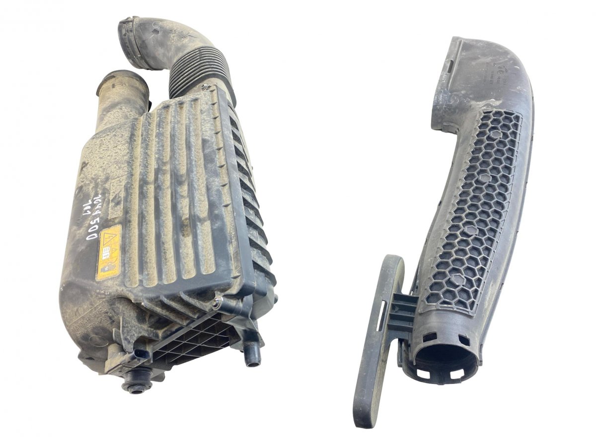 Mercedes-Benz C (W205) Air Cleaner (filter box) A2740901701 Air Cleaner (filter box) MERCEDES-B...