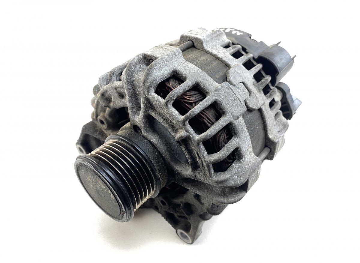 Mercedes-Benz C (W205) Alternator 0125711100 Alternator MERCEDES-BENZ SLC (R172) ...